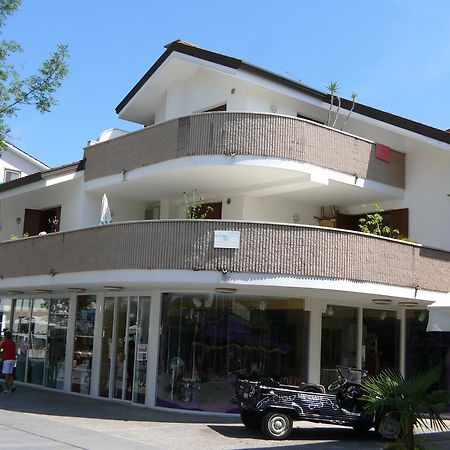Condominio Maria Lignano Sabbiadoro Bagian luar foto