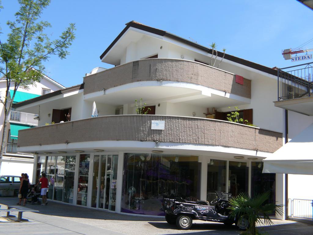 Condominio Maria Lignano Sabbiadoro Bagian luar foto