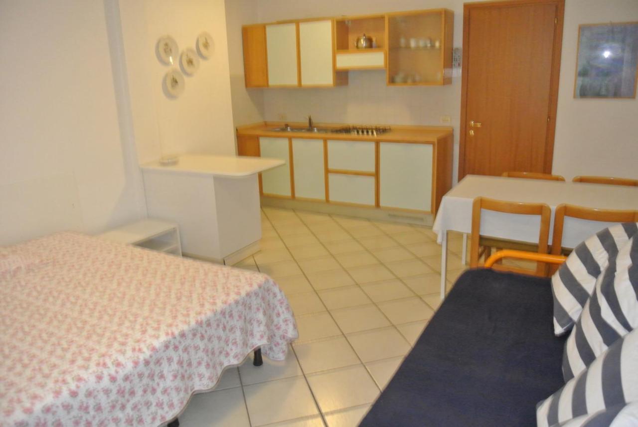 Condominio Maria Lignano Sabbiadoro Bagian luar foto