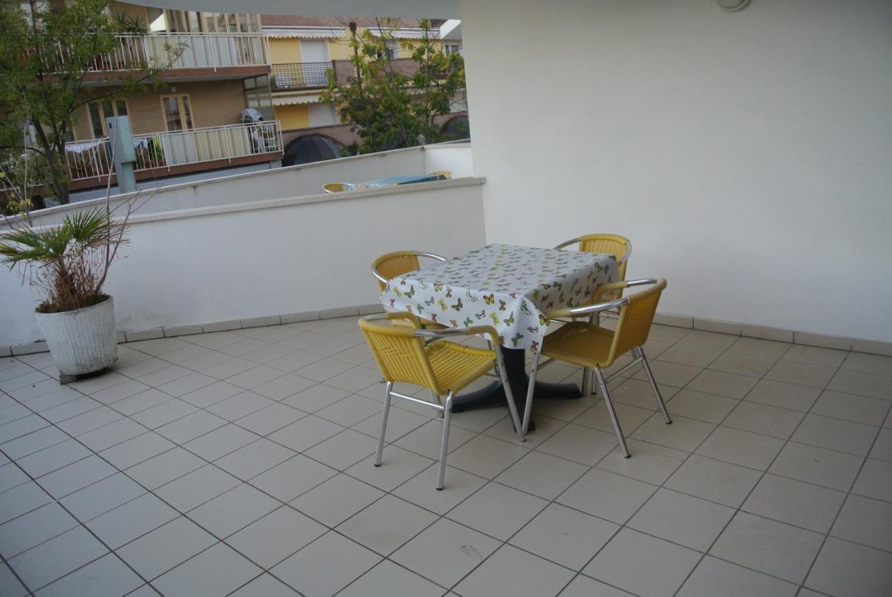 Condominio Maria Lignano Sabbiadoro Bagian luar foto