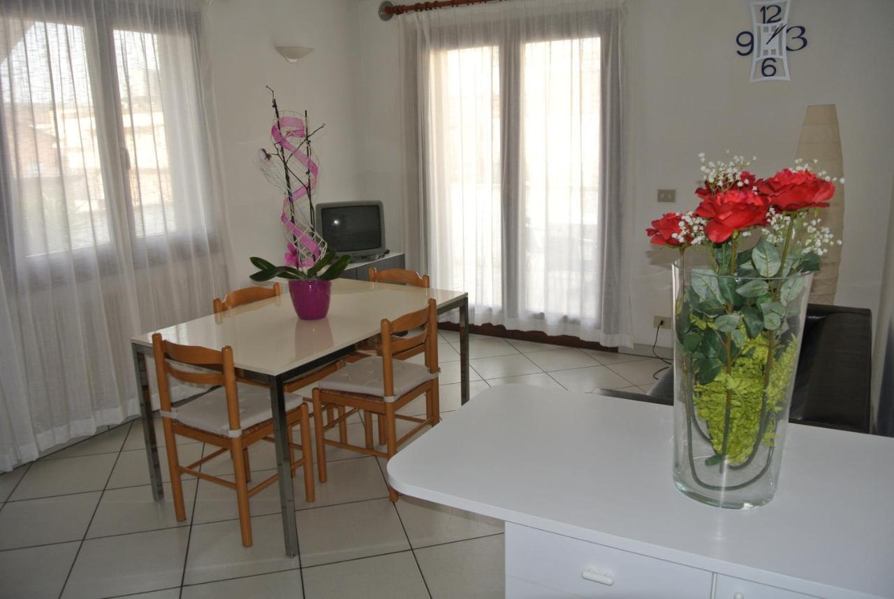 Condominio Maria Lignano Sabbiadoro Bagian luar foto