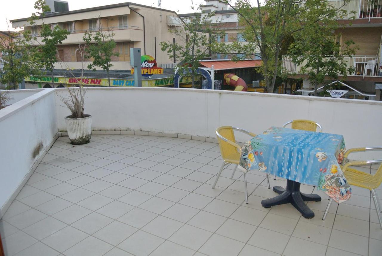 Condominio Maria Lignano Sabbiadoro Bagian luar foto