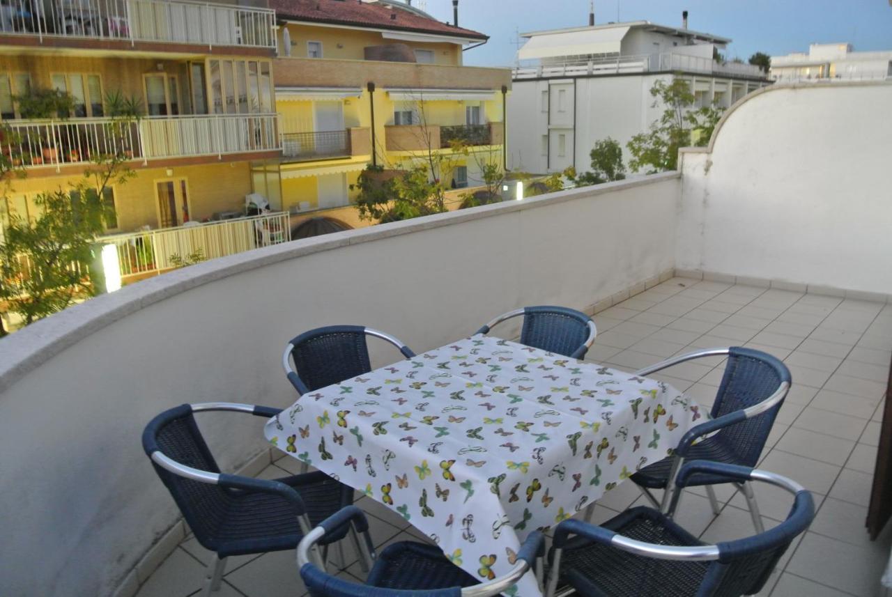 Condominio Maria Lignano Sabbiadoro Bagian luar foto