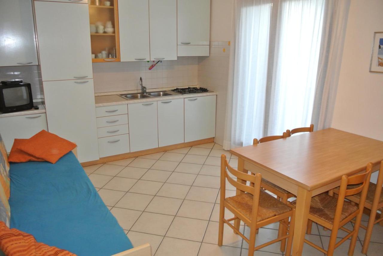 Condominio Maria Lignano Sabbiadoro Bagian luar foto