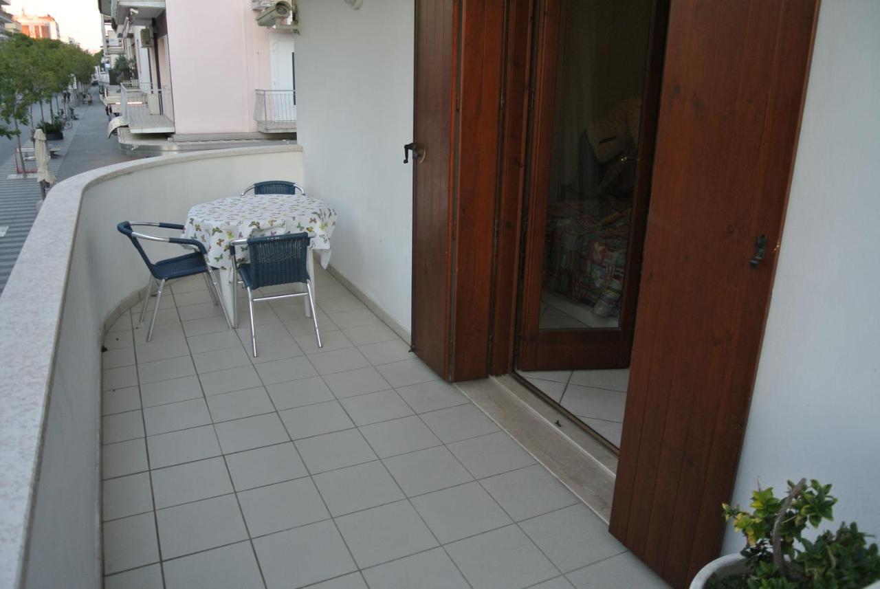 Condominio Maria Lignano Sabbiadoro Bagian luar foto