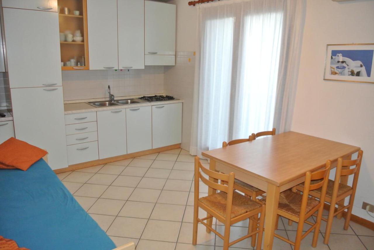 Condominio Maria Lignano Sabbiadoro Bagian luar foto