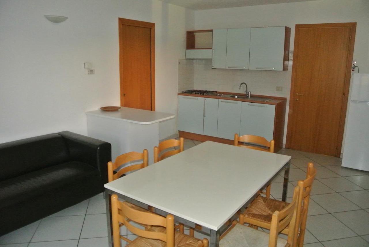 Condominio Maria Lignano Sabbiadoro Bagian luar foto
